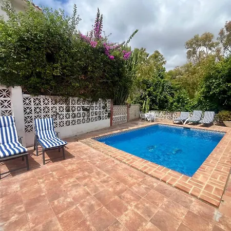 -pool - At 300 M ماربيا